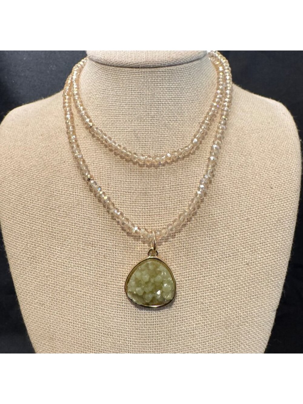 Pale Green Druzy Pendant Gold Tone Faceted Crystal Bead Stretchy Necklace 20"